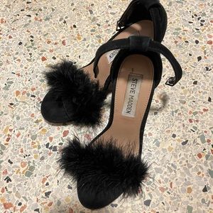 Steve Madden Fluffy Black Heels! 🖤
